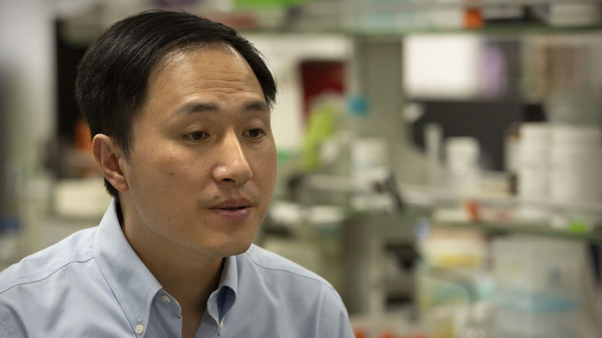V Číně odsoudili vědce, který upravil geny dvojčat před jejich narozením